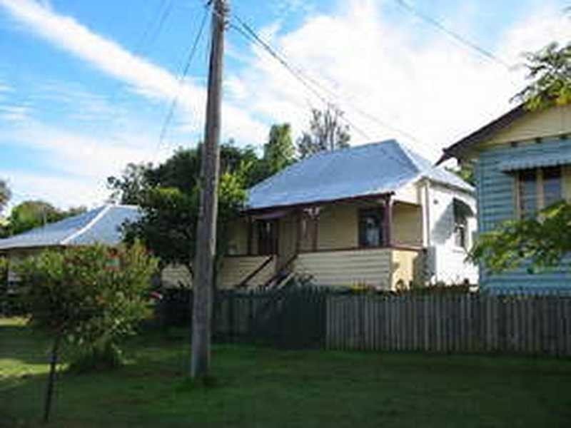 6 Flint Street, North Ipswich QLD 4305