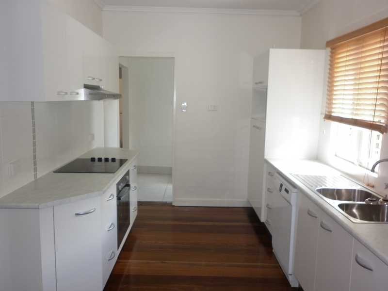 39 Selwyn Street, North Booval QLD 4304
