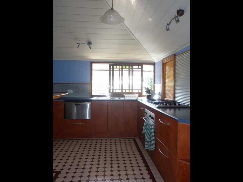 30 Bridge Street, North Booval QLD 4304