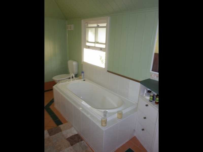 30 Bridge Street, North Booval QLD 4304