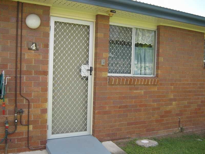 Unit 4/2 Eileen Street, Booval QLD 4304