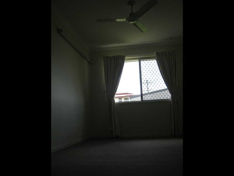 Unit 4/2 Eileen Street, Booval QLD 4304