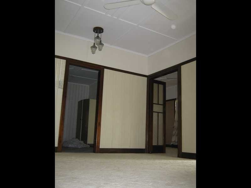 2 Railway Street, Booval QLD 4304