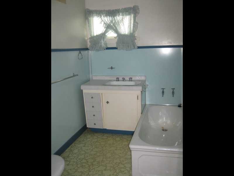 2 Railway Street, Booval QLD 4304