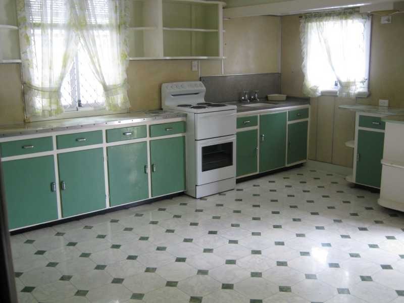 2 Railway Street, Booval QLD 4304