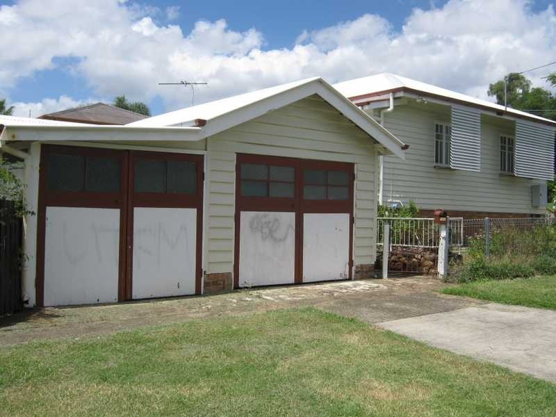 2 Railway Street, Booval QLD 4304