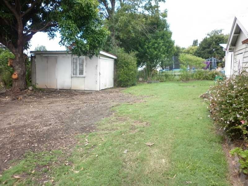 2 Railway Street, Booval QLD 4304