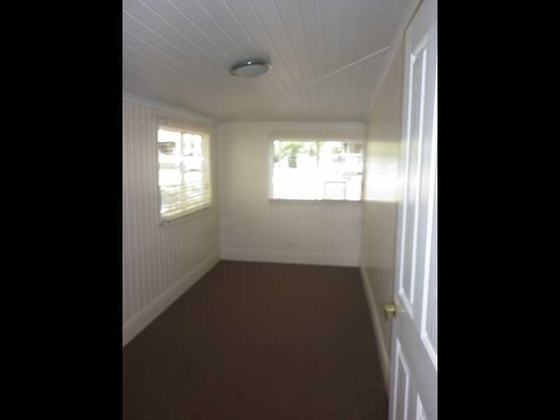 27 Railway Street, Booval QLD 4304