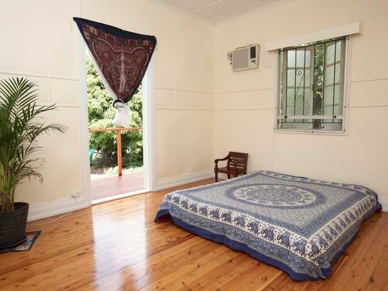 5 Morris Street, Silkstone QLD 4304