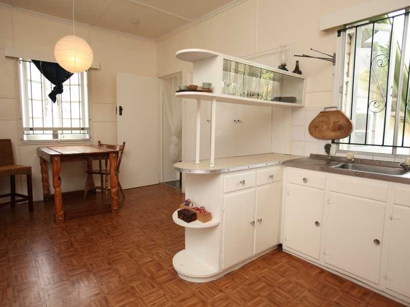 5 Morris Street, Silkstone QLD 4304