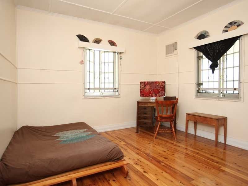 5 Morris Street, Silkstone QLD 4304