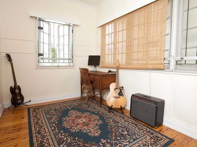 5 Morris Street, Silkstone QLD 4304