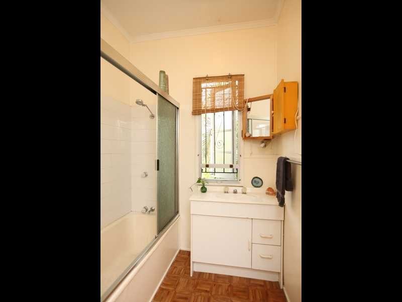 5 Morris Street, Silkstone QLD 4304