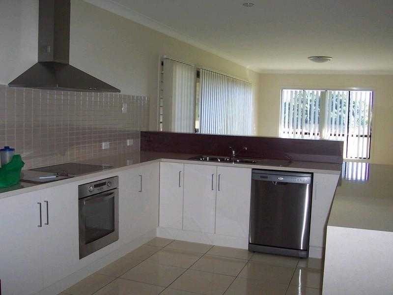 11 Banksia Close, Lowood QLD 4311