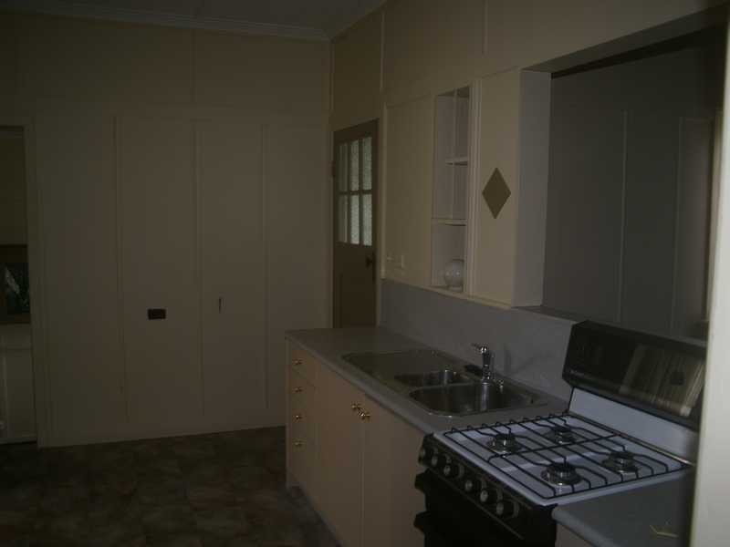 3 North Station Road, North Booval QLD 4304