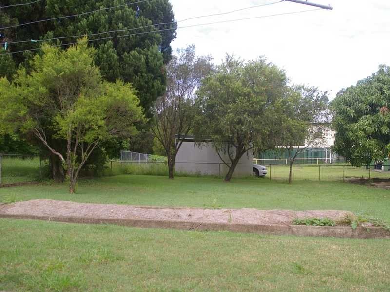 3 North Station Road, North Booval QLD 4304