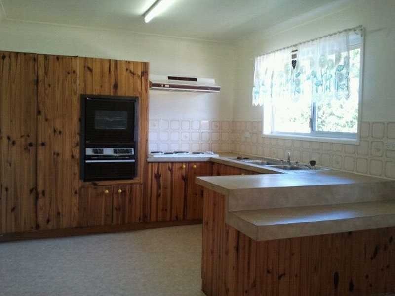 16 Dunns Avenue, Harrisville QLD 4307