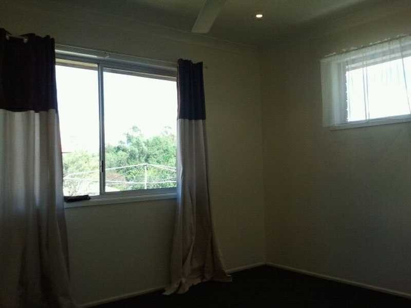 16 Dunns Avenue, Harrisville QLD 4307