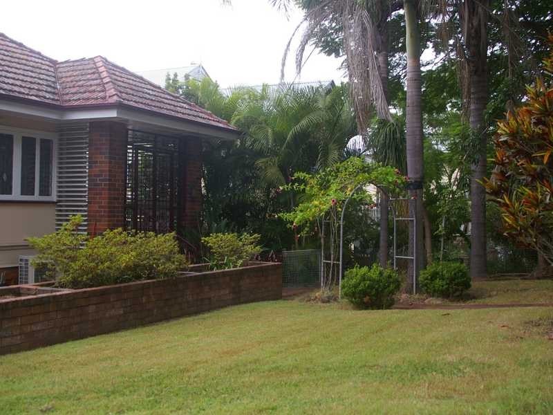 8 York Street, East Ipswich QLD 4305
