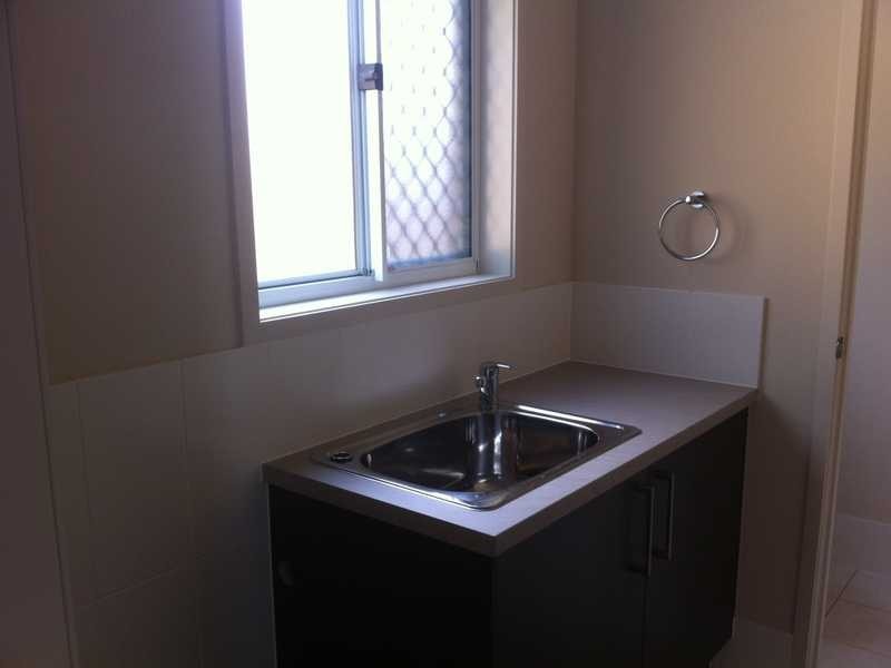 2/6 Denman Street, Leichhardt QLD 4305