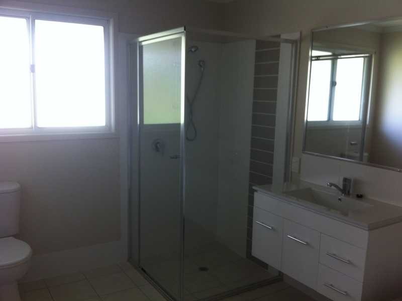 2/6 Denman Street, Leichhardt QLD 4305