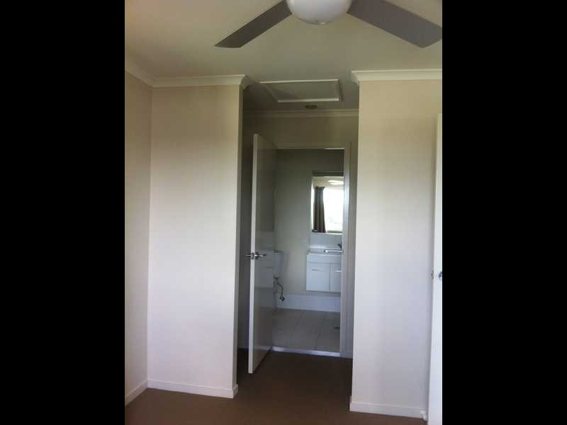 2/6 Denman Street, Leichhardt QLD 4305