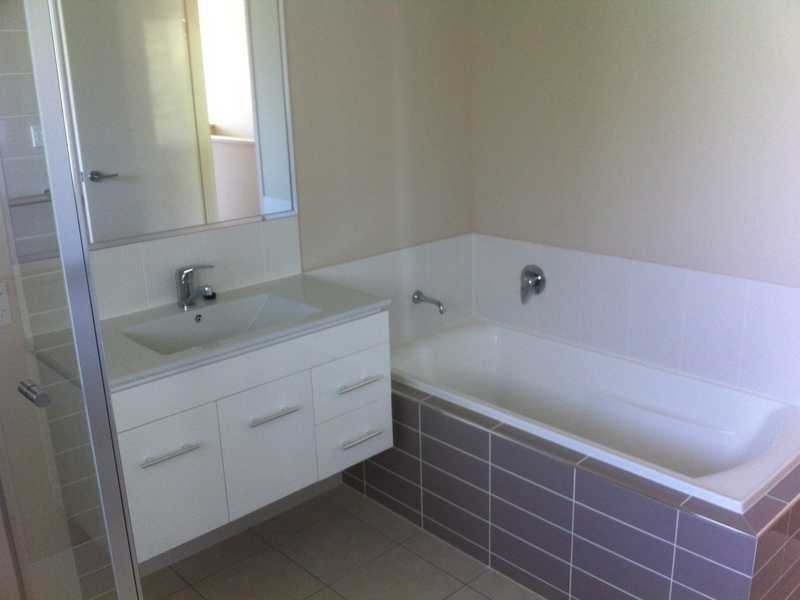 2/6 Denman Street, Leichhardt QLD 4305