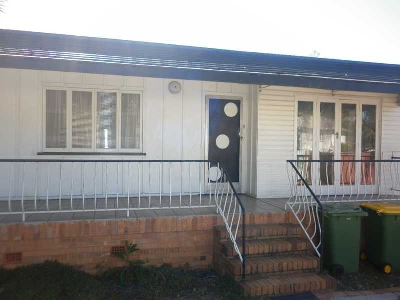 4 Gledson Street, North Booval QLD 4304