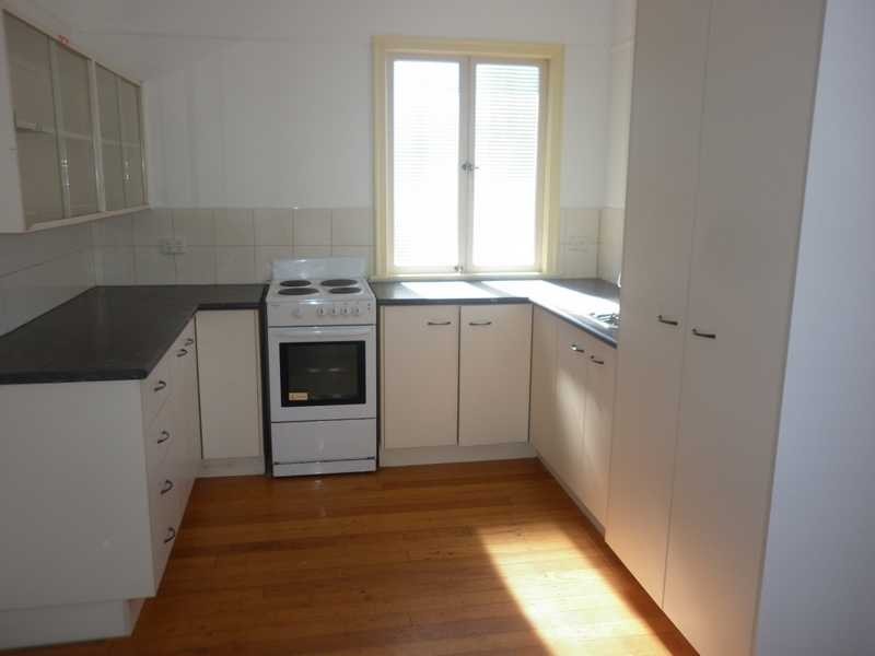 4 Gledson Street, North Booval QLD 4304