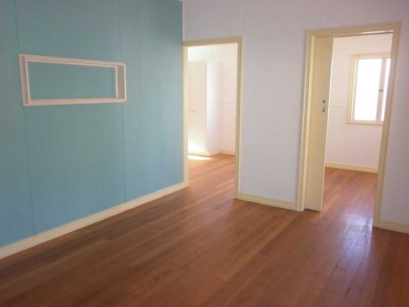 4 Gledson Street, North Booval QLD 4304