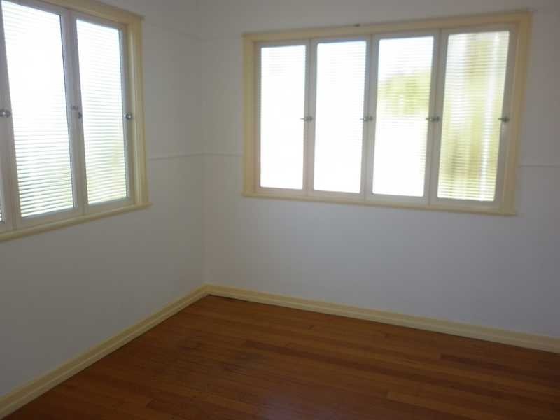 4 Gledson Street, North Booval QLD 4304