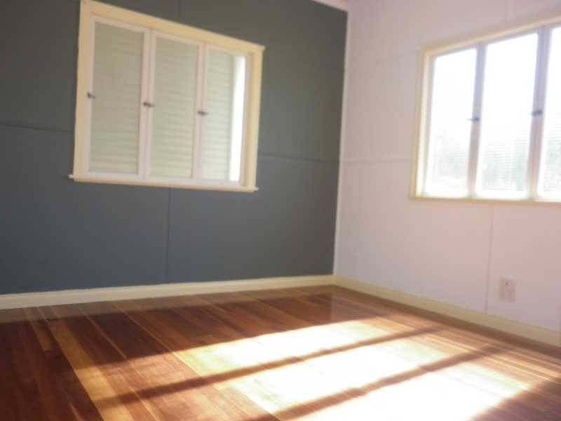 4 Gledson Street, North Booval QLD 4304