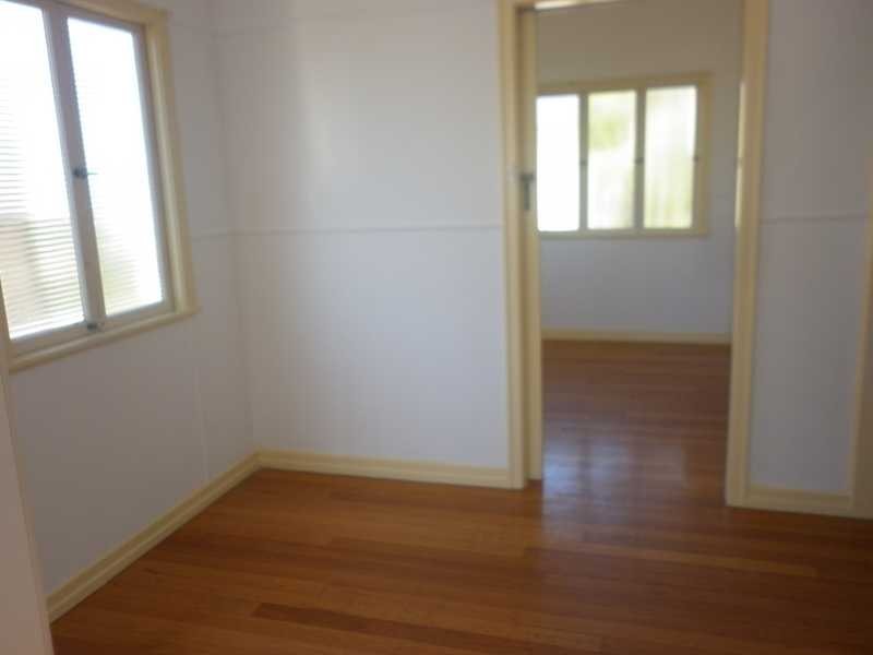 4 Gledson Street, North Booval QLD 4304
