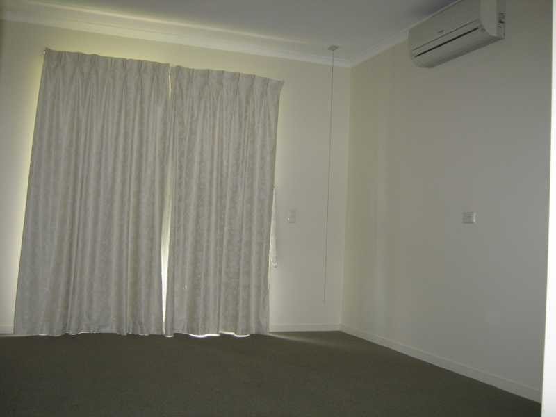 Unit 1/2 Eileen Street, Booval QLD 4304