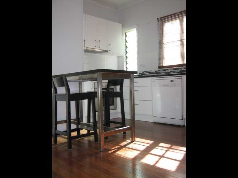 Unit 1/2 Eileen Street, Booval QLD 4304