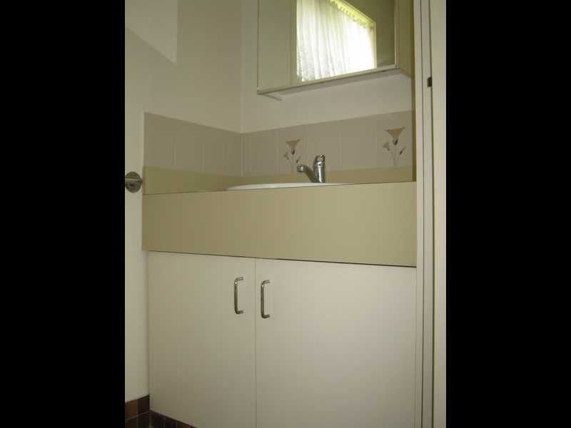 Unit 1/2 Eileen Street, Booval QLD 4304