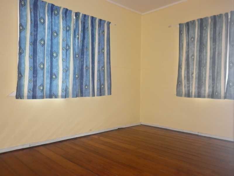 30 Liverpool Street, North Ipswich QLD 4305