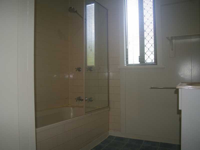 99 Brisbane Road, Booval QLD 4304