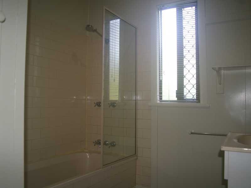 99 Brisbane Road, Booval QLD 4304