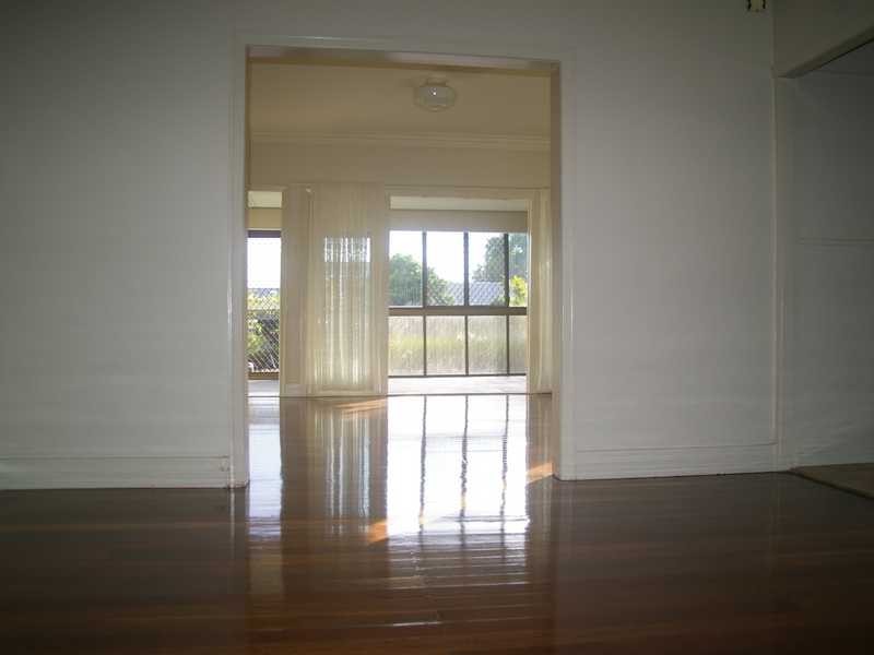 99 Brisbane Road, Booval QLD 4304