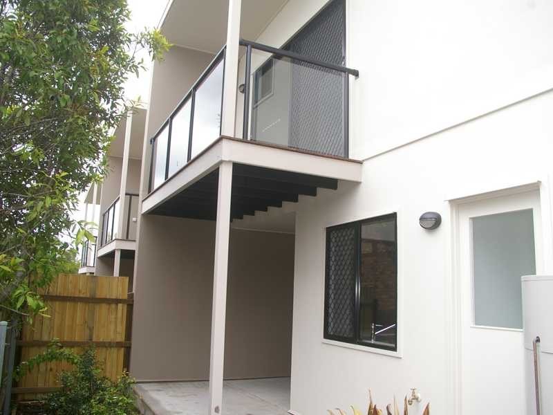 2/8 Macquarie Street, Booval QLD 4304