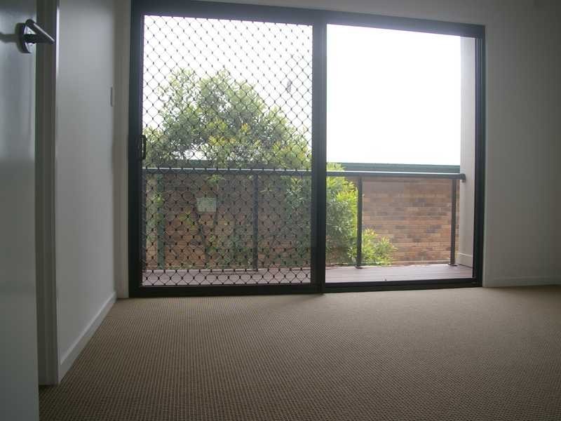 2/8 Macquarie Street, Booval QLD 4304