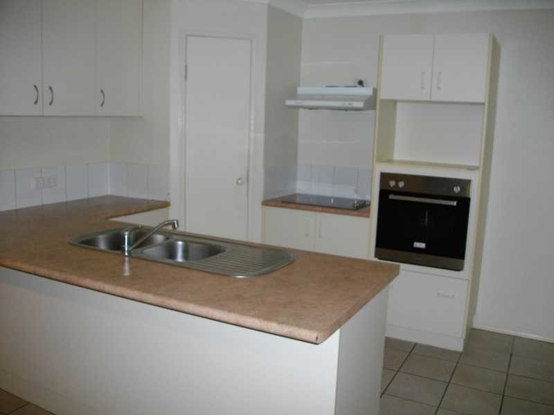 371 South Station Road, Flinders View QLD 4305