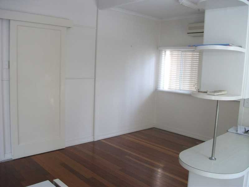 Unit 1/23 Eileen Street, Booval QLD 4304