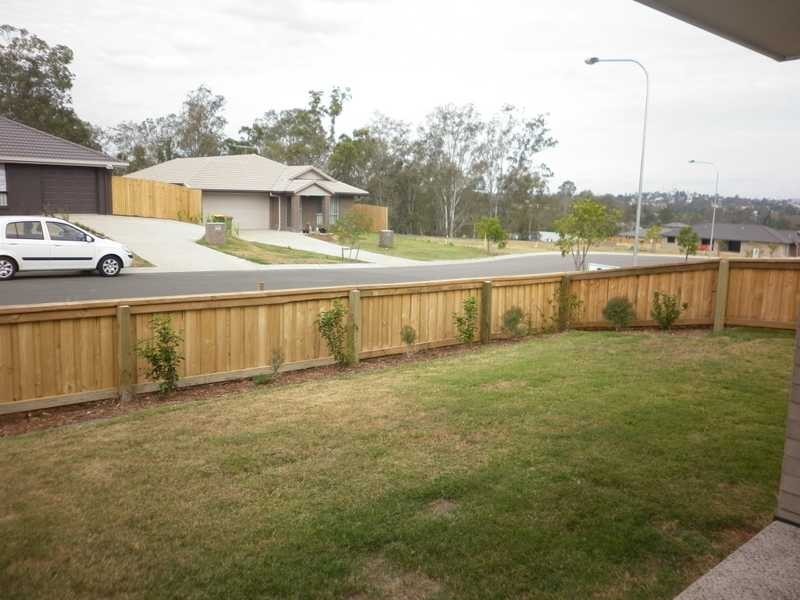 Unit 2/1 Ceres Street, Wulkuraka QLD 4305