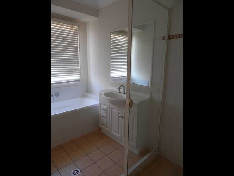 8 Acacia Close, Raceview QLD 4305