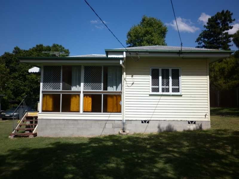 4 Roma Street, North Booval QLD 4304