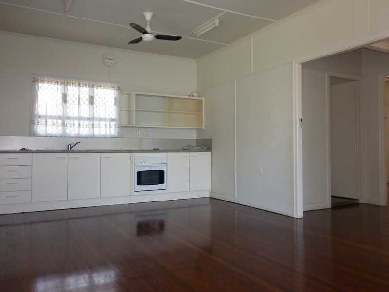 4 Roma Street, North Booval QLD 4304