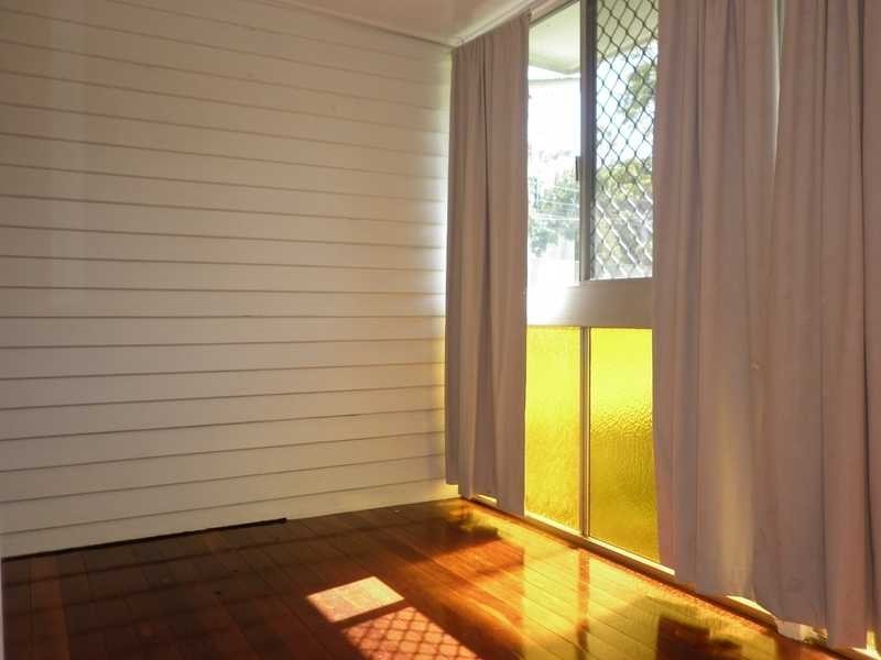 4 Roma Street, North Booval QLD 4304