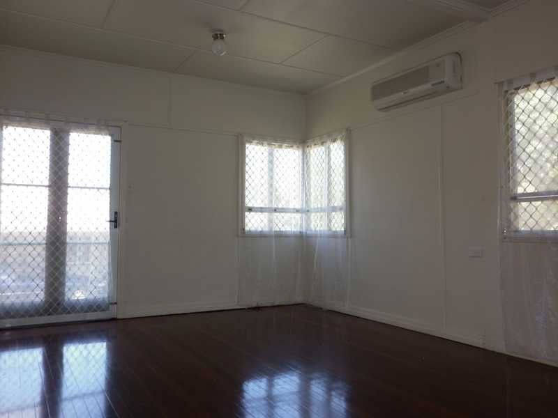 4 Roma Street, North Booval QLD 4304